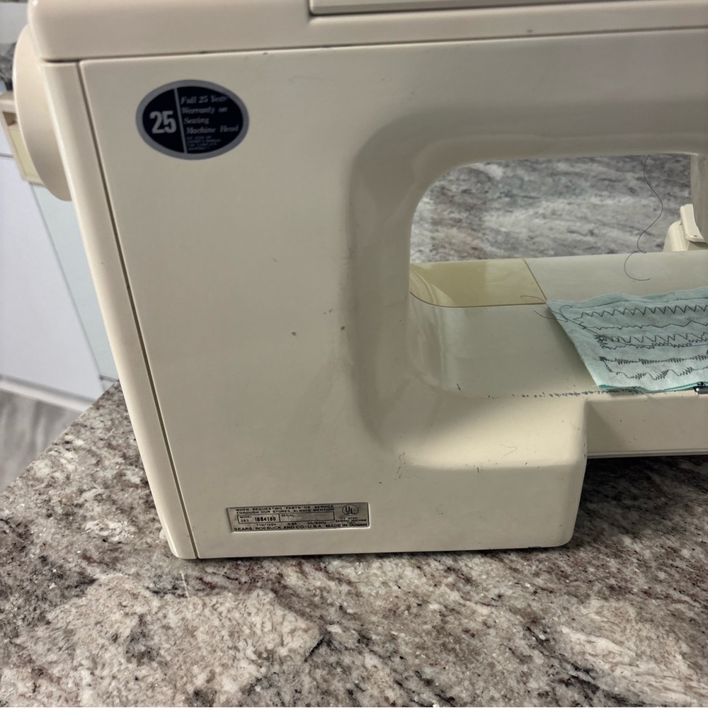 Kenmore 385.1884180 Retro 30 Stitch Sewing Machine W/ Pedal, Extras- Works! - Picture 11 of 17